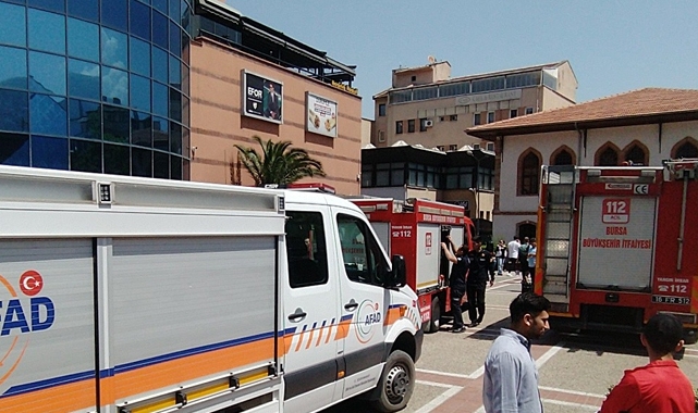 Bursa'da Zafer Plaza AVM yangını korkuttu! Tavan çöktü, enkaz altında arama çalışmaları yapılıyor...