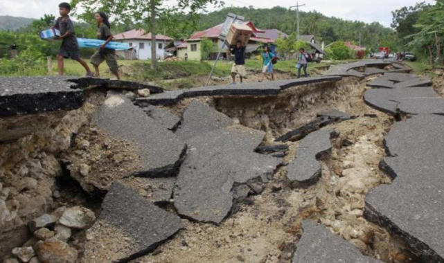 Papua Yeni Gine 7.6 şiddetinde deprem ile sallandı! Deprem görüntüleri korkunç