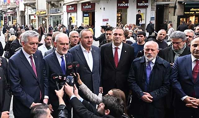 İş Dünyası temsilcileri İstiklal Caddesi'nde teröre lanet okudu