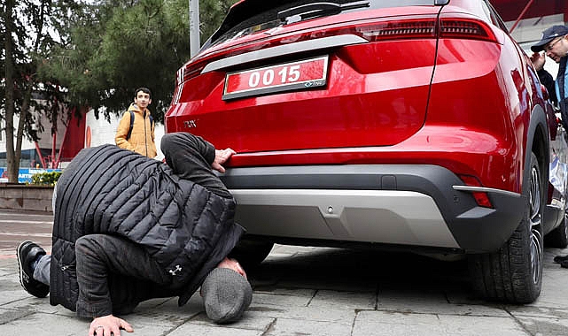 Bakan Varank'ın Togg T10X makam aracı büyük ilgi gördü