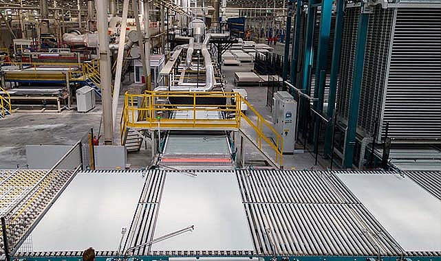 Borsa'ya giren Kaleseramik porselen plaka üretim hattını açtı