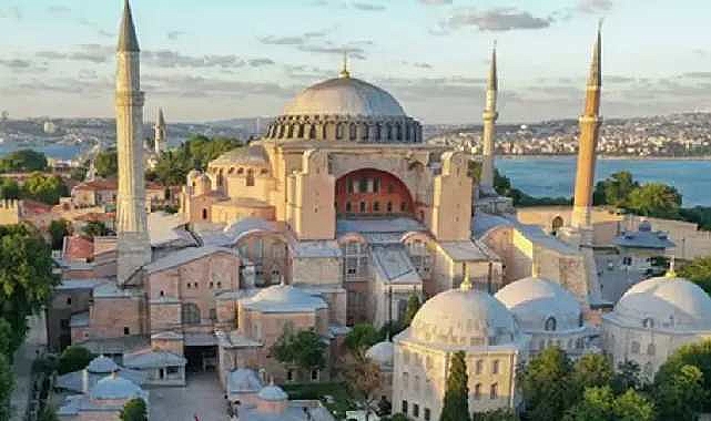 Ayasofya için kritik kararı Bakan Ersoy açıkladı! Ücretli oluyor...