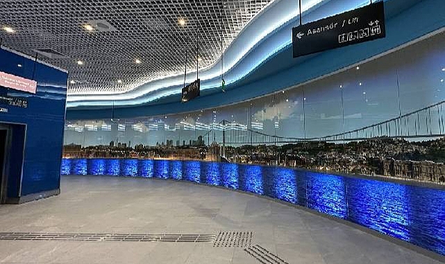 Gayrettepe'de Sanat ve Kültür Dolu Metro Yolculuğu