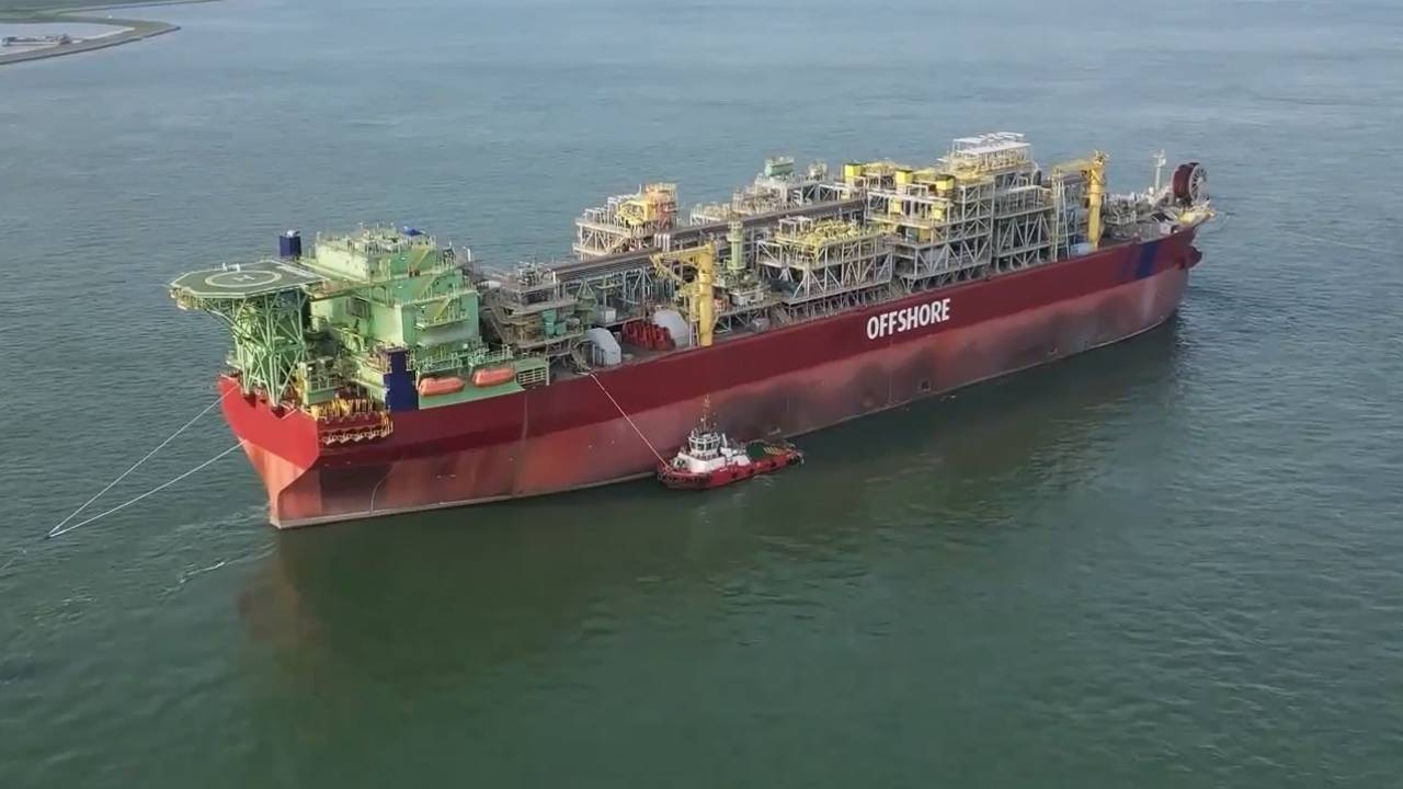 Türkiye'nin yeni yüzer doğal gaz üretim tesisi yola çıktı! İsmi ne olacak?