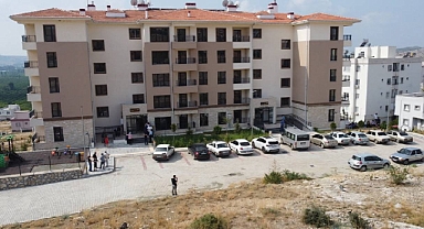 TOKİ Adana'da evi yanan 29 aileye yeni evlerini teslim etti!