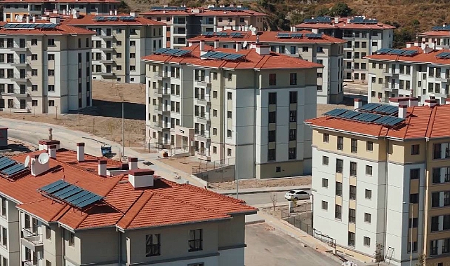 Selçuk Bayraktar, "Hatay'da 352 deprem konutu sahiplerine teslim ediliyor"