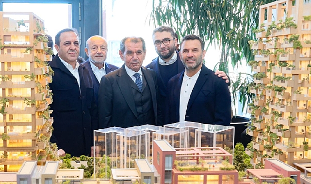 Galatasaray futbol takımı dev konut projesini ziyaret etti