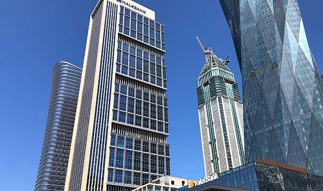 İstanbul Finans Merkezi (İFM) Halkbank bloğunda mesai saati dışında çıkan yangın söndürüldü