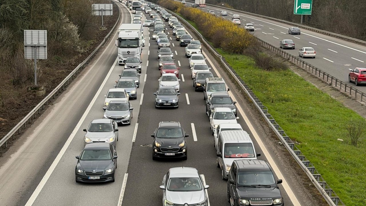 Bayram dönüşü trafik çilesi sürüyor