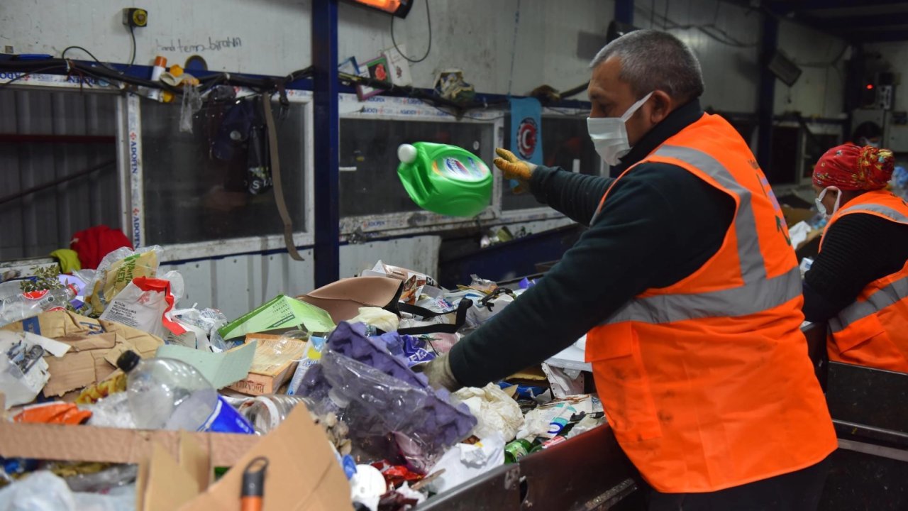 Bursa Yıldırım'da geri dönüşüm çalışmaları sürüyor