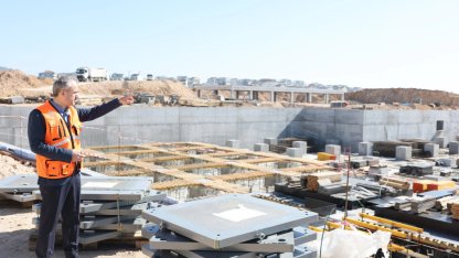 Çayırova'da yükselen devlet hastanesine deprem izolatörleri monte ediliyor