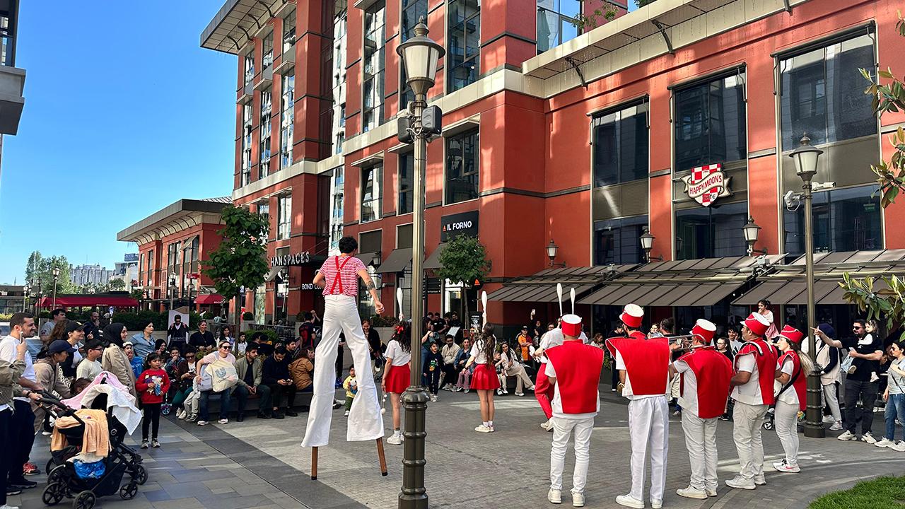 Çocuklar 23 Nisan'ı Polat Piyalepaşa Çarşı'da ücretsiz etkinliklerle kutluyor